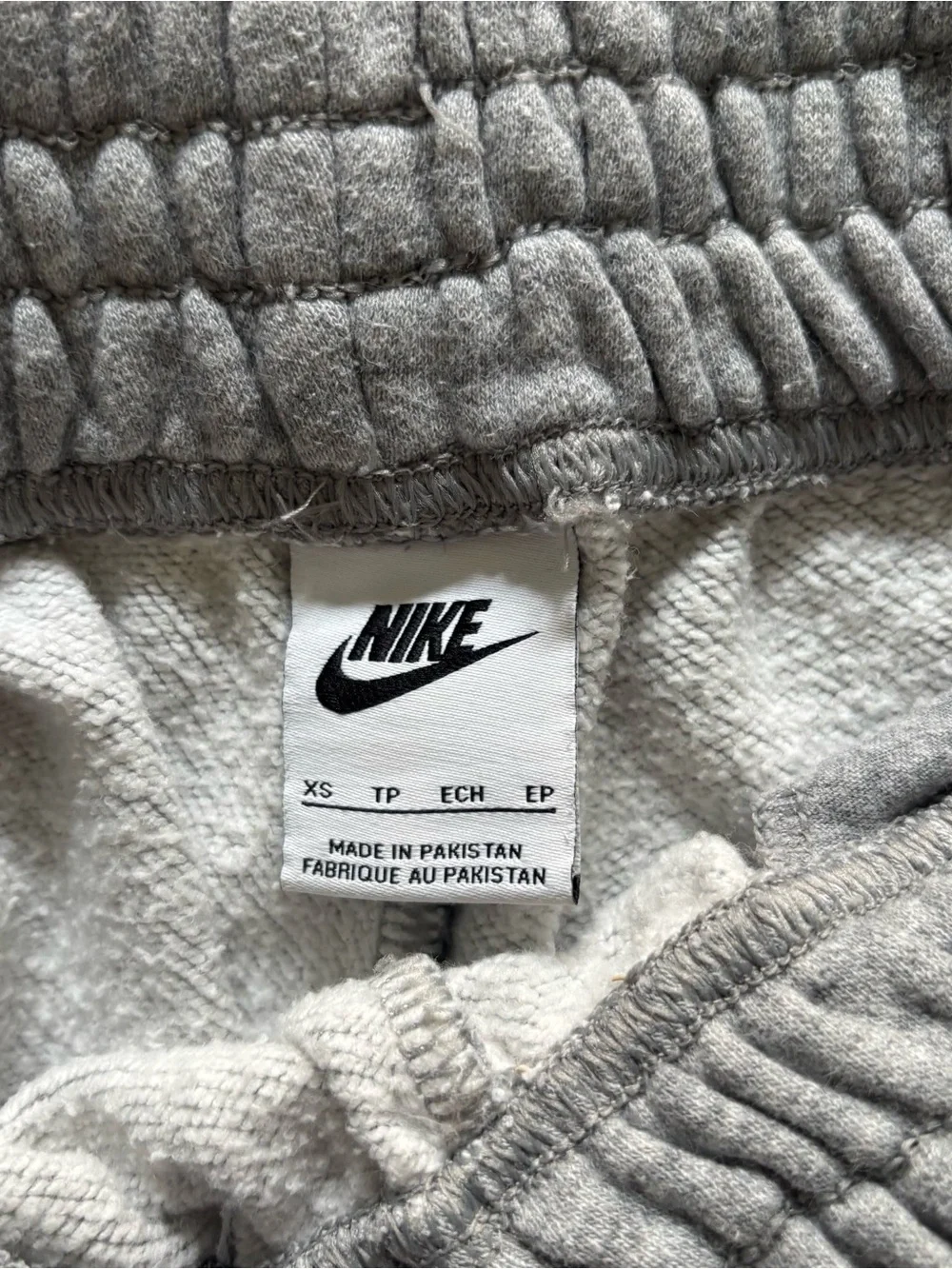 Nike Sportswear Essential Fleece Pants in dark grey heather